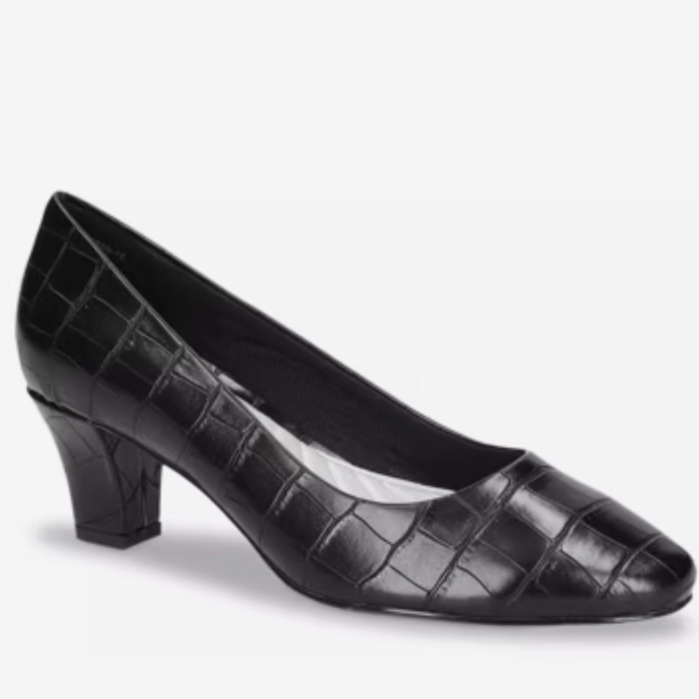 Easy Street Black Croc-Patterned Heels Sz 8 W